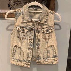 Short sleeve jean jacket